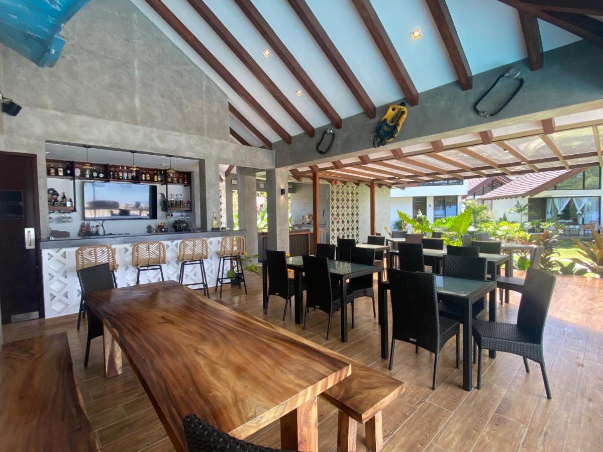 Amila Dive Beach Resort Sipalay Esterno foto