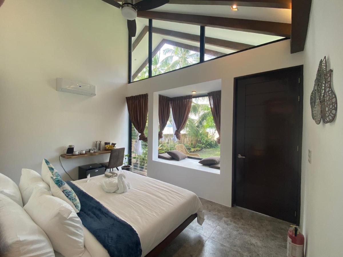 Amila Dive Beach Resort Sipalay Esterno foto