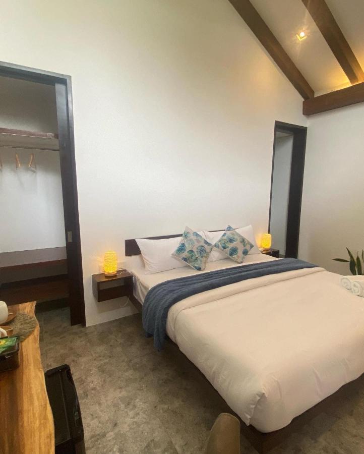 Amila Dive Beach Resort Sipalay Esterno foto