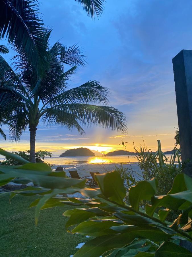 Amila Dive Beach Resort Sipalay Esterno foto