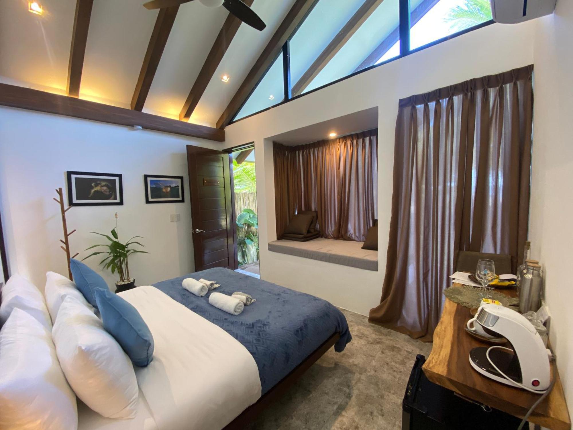Amila Dive Beach Resort Sipalay Esterno foto