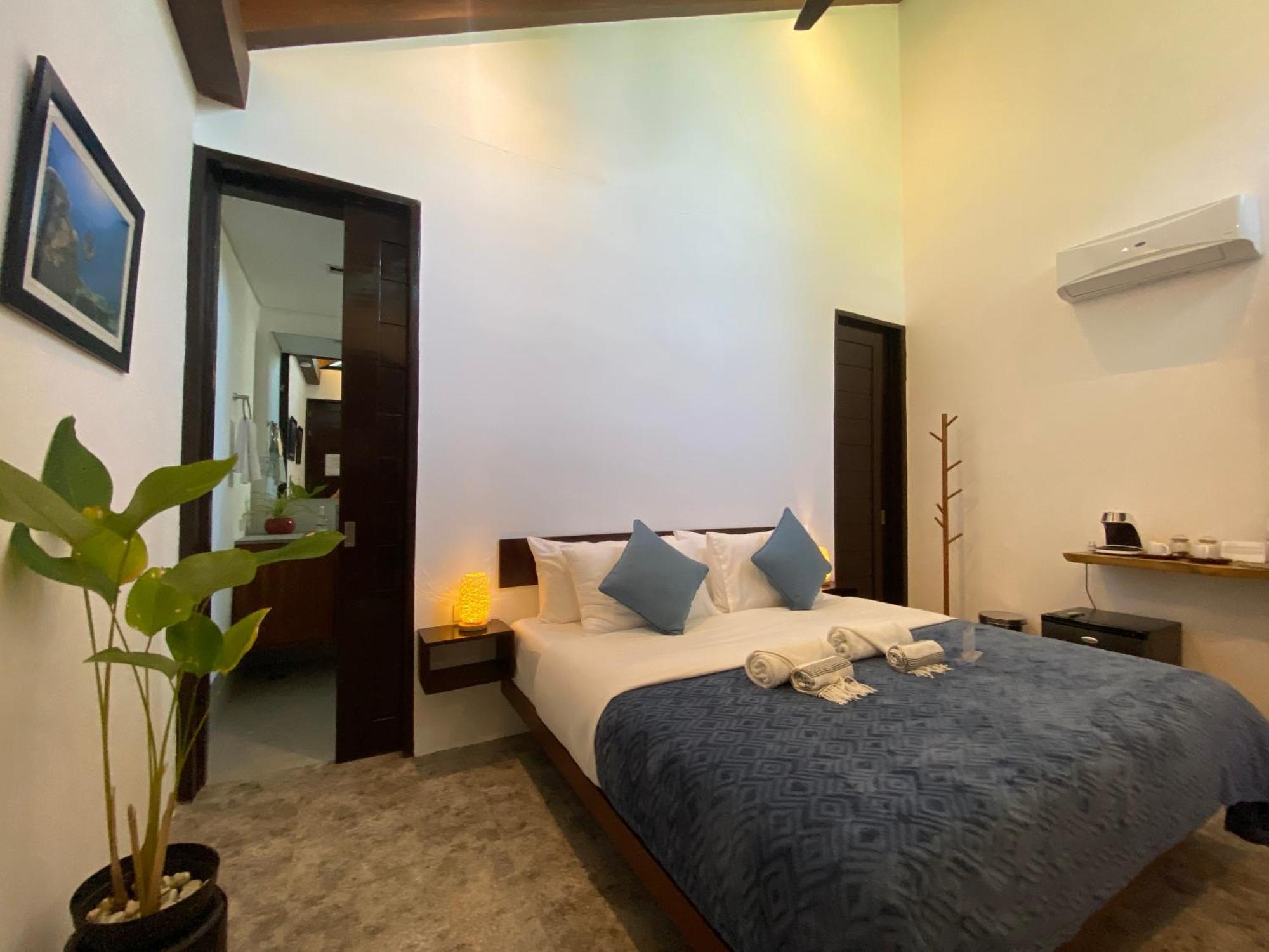 Amila Dive Beach Resort Sipalay Esterno foto